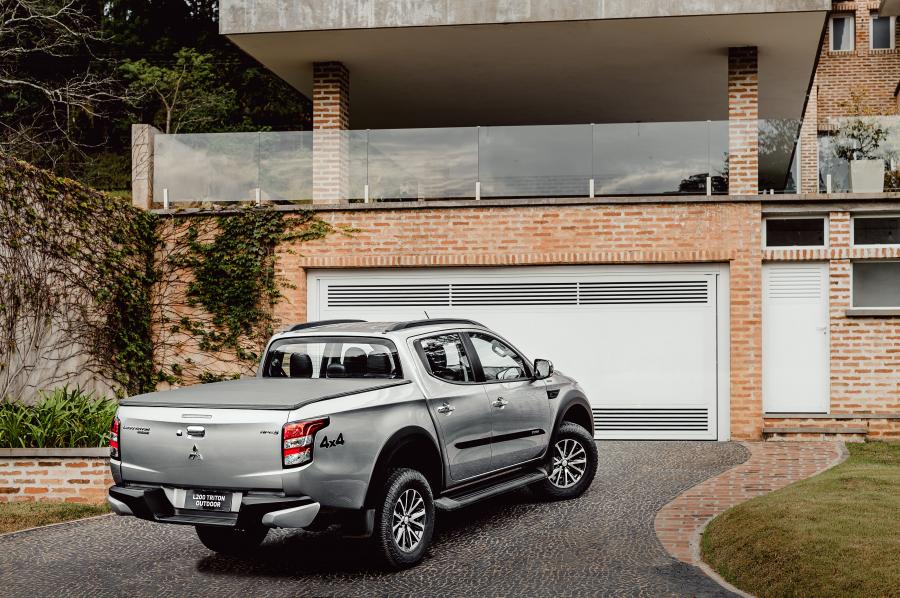  Mitsubishi L200 Triton HPE-S Outdoor 2020 года  (LA) (фото 13 из 18)